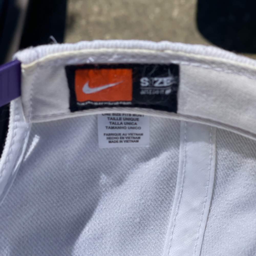 Multi Color Nike SnapBack hat - Picture 4 of 5